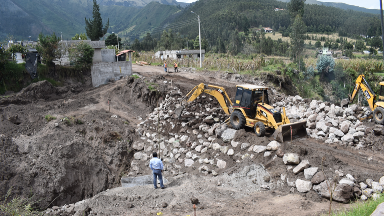 Prefectura De Imbabura Ejecuta Obras Viales Para El Desarrollo Fm Ritmo